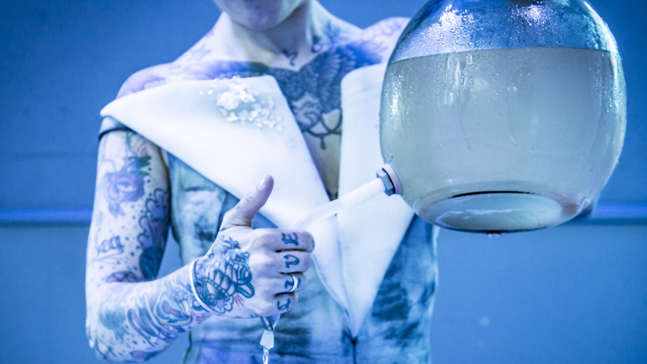 Bombay Sapphire food and drinks experience illuminated in blue at Westergas