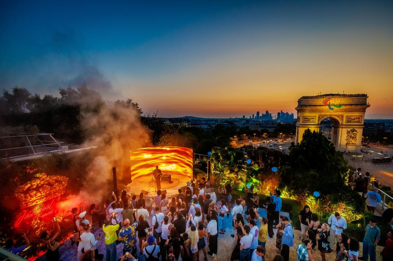Corona Cero rooftop show at sunset with the Arc de Triomphe behind the crowd, Paris
